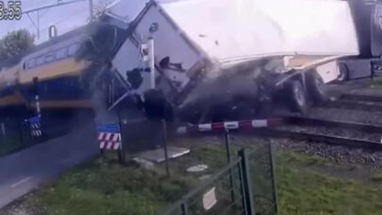 Train smashes into truck