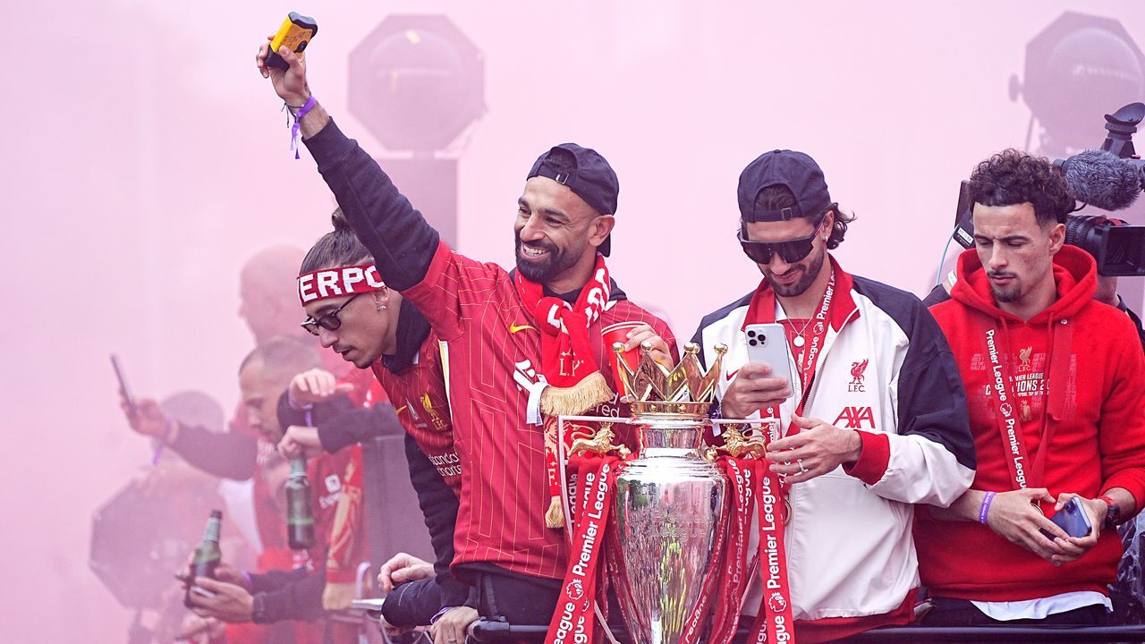 Fans gather in Liverpool for Liverpool Football Club's Premier League  victory parade | UK News | Sky News