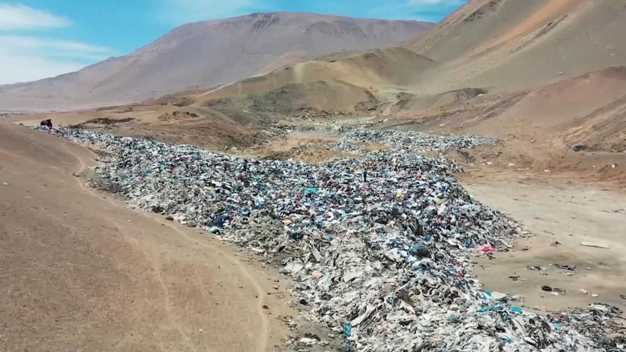 Video: Thousands of tonnes of clothes dumped in Chile's Atacama