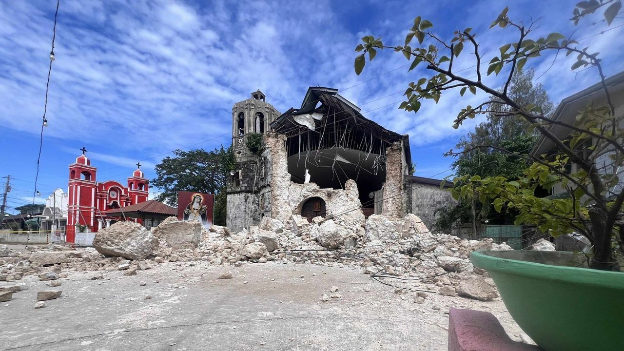 Dozens killed in Philippines earthquake