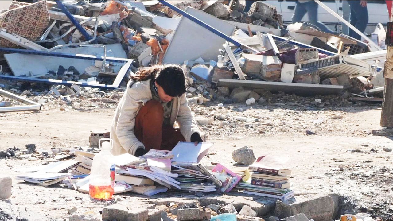 Turkey-Syria earthquake: Survivor caring for 10 orphans next to rubble  where family died, World News