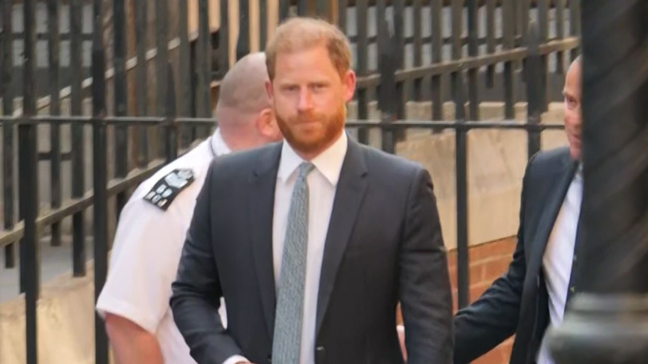 Moment Prince Harry arrives for security case